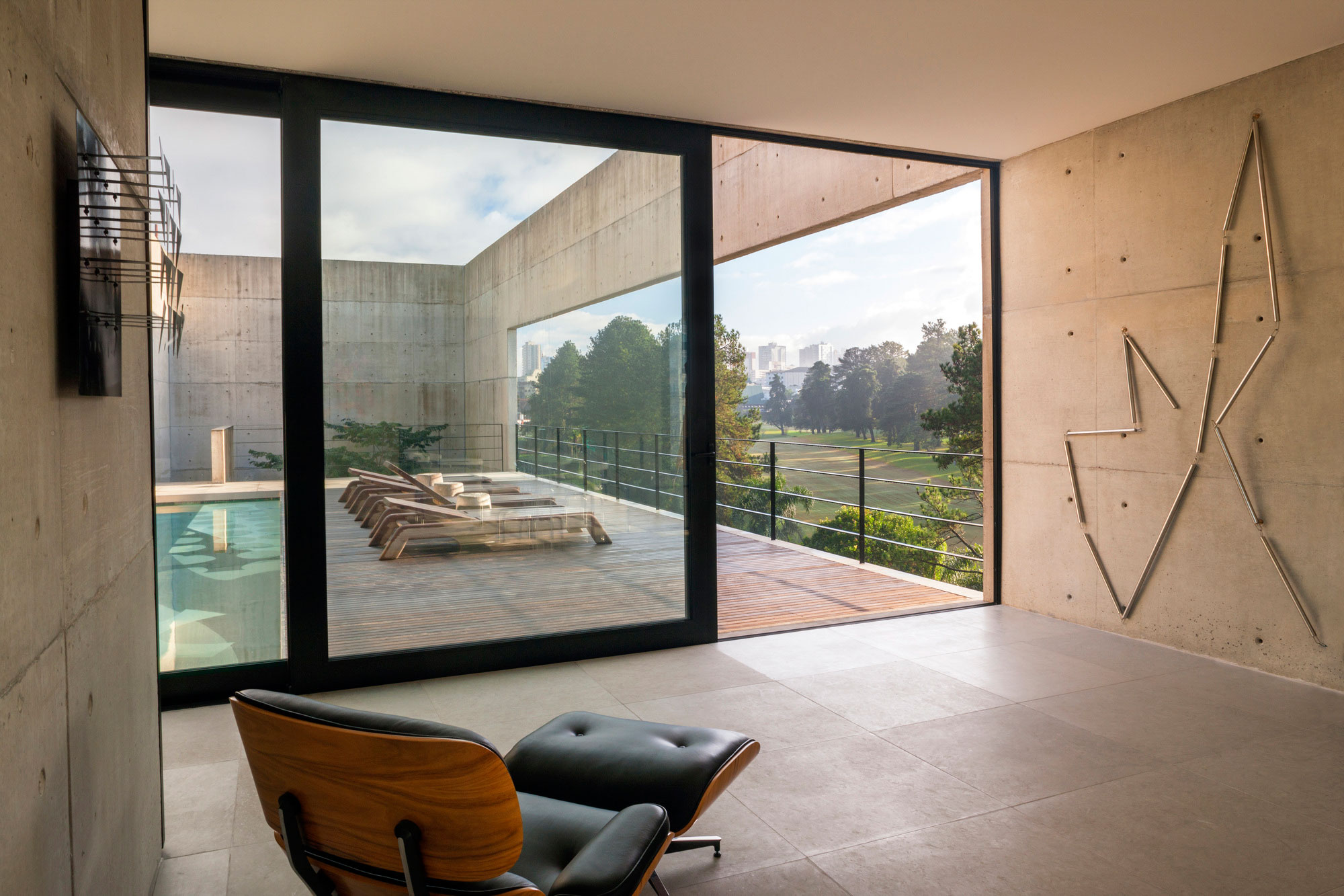 A Spacious and Stylish Contemporary Home for a Couple and Two Girls in Curitiba by Marcos Bertoldi Arquitetos (18)