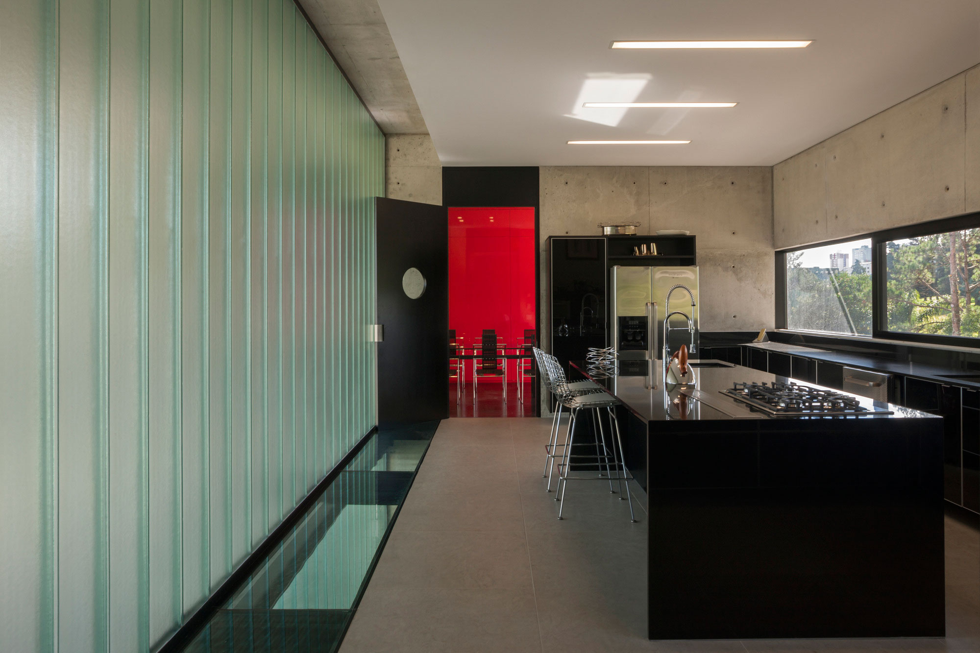 A Spacious and Stylish Contemporary Home for a Couple and Two Girls in Curitiba by Marcos Bertoldi Arquitetos (22)
