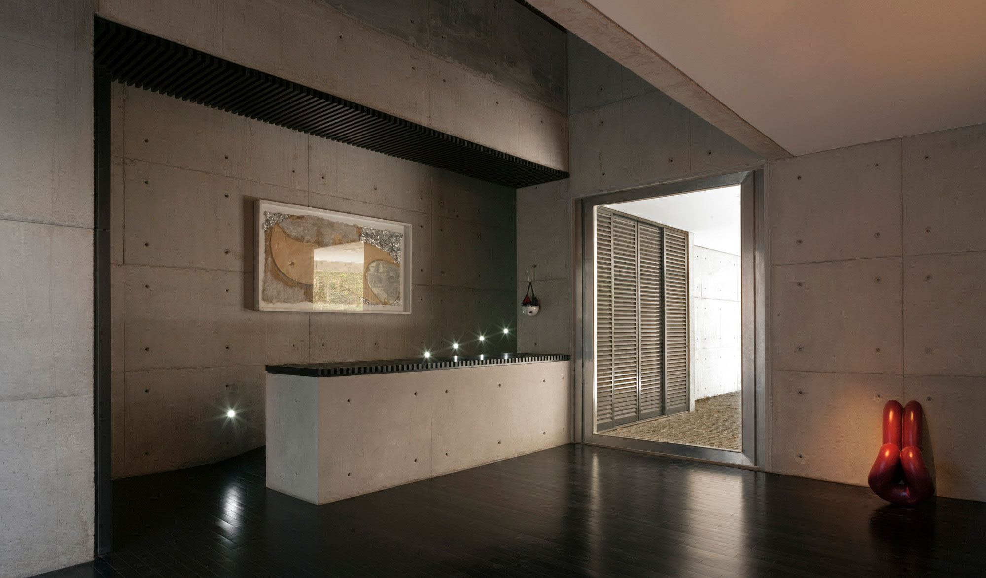 A Spacious and Stylish Contemporary Home for a Couple and Two Girls in Curitiba by Marcos Bertoldi Arquitetos (24)