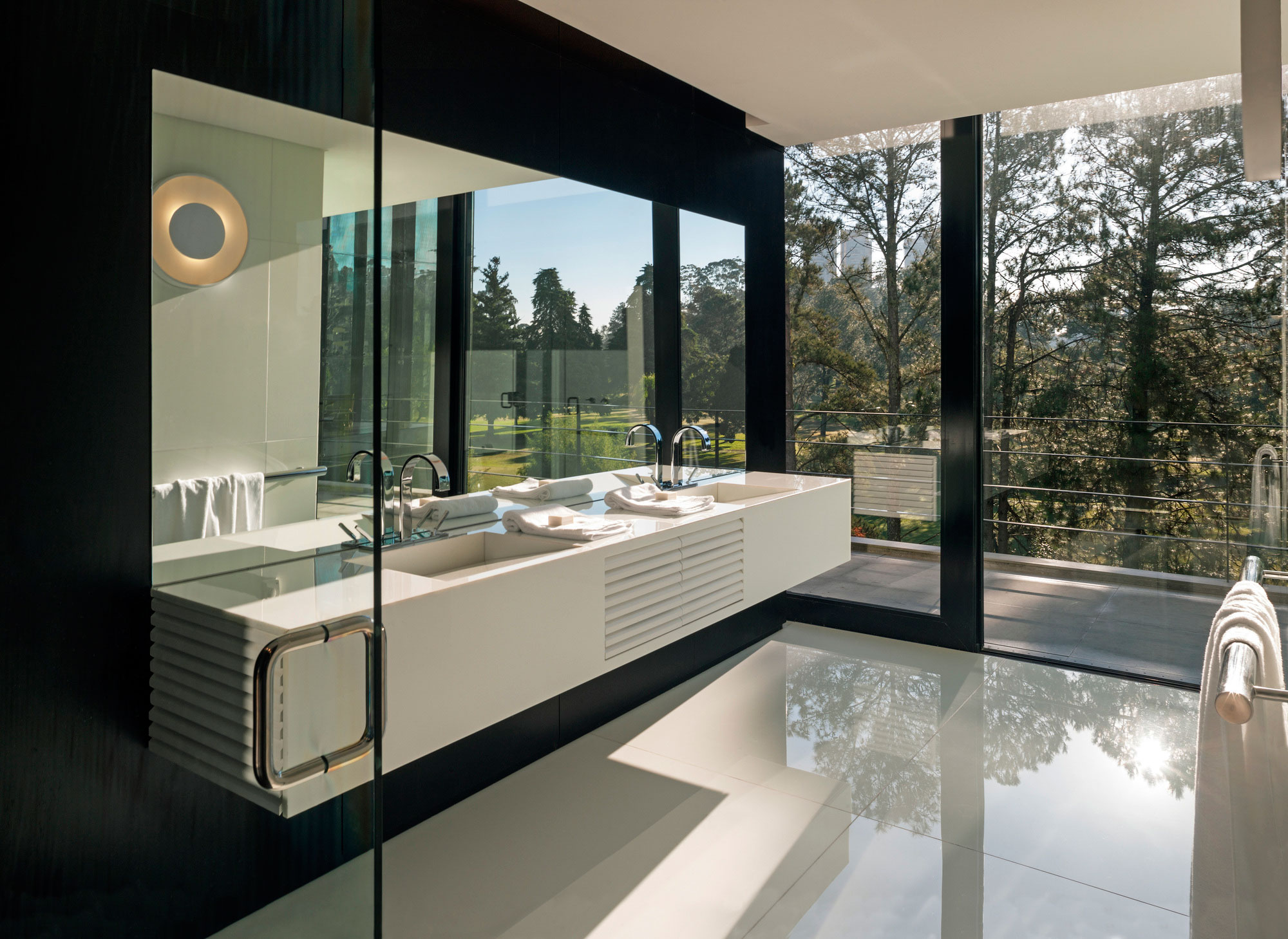 A Spacious and Stylish Contemporary Home for a Couple and Two Girls in Curitiba by Marcos Bertoldi Arquitetos (28)