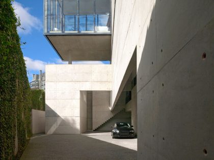 A Spacious and Stylish Contemporary Home for a Couple and Two Girls in Curitiba by Marcos Bertoldi Arquitetos (3)