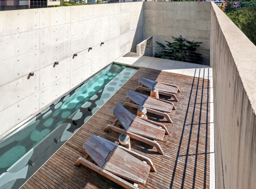 A Spacious and Stylish Contemporary Home for a Couple and Two Girls in Curitiba by Marcos Bertoldi Arquitetos (4)