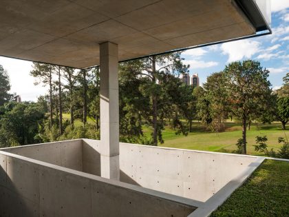 A Spacious and Stylish Contemporary Home for a Couple and Two Girls in Curitiba by Marcos Bertoldi Arquitetos (7)