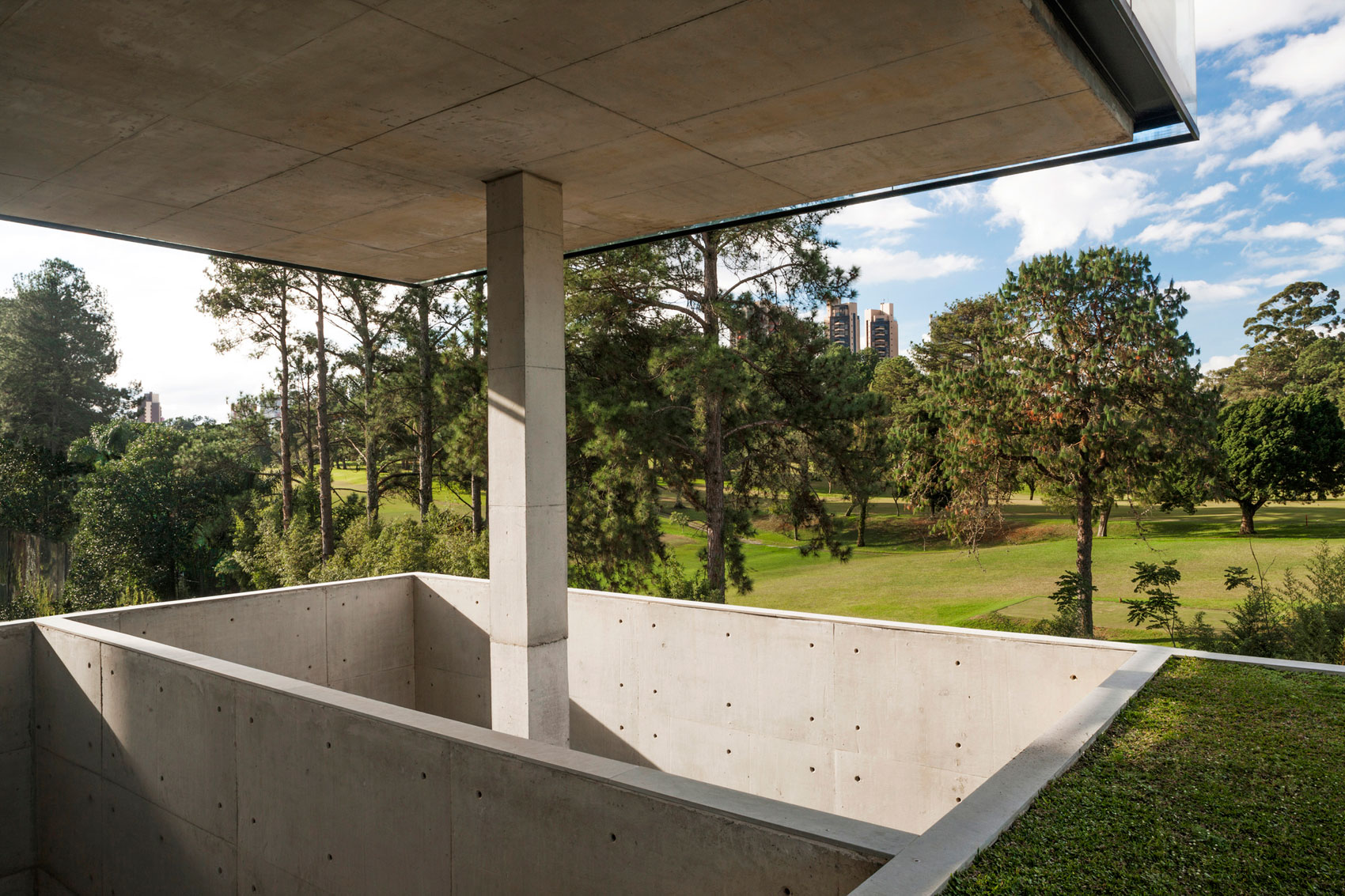 A Spacious and Stylish Contemporary Home for a Couple and Two Girls in Curitiba by Marcos Bertoldi Arquitetos (7)