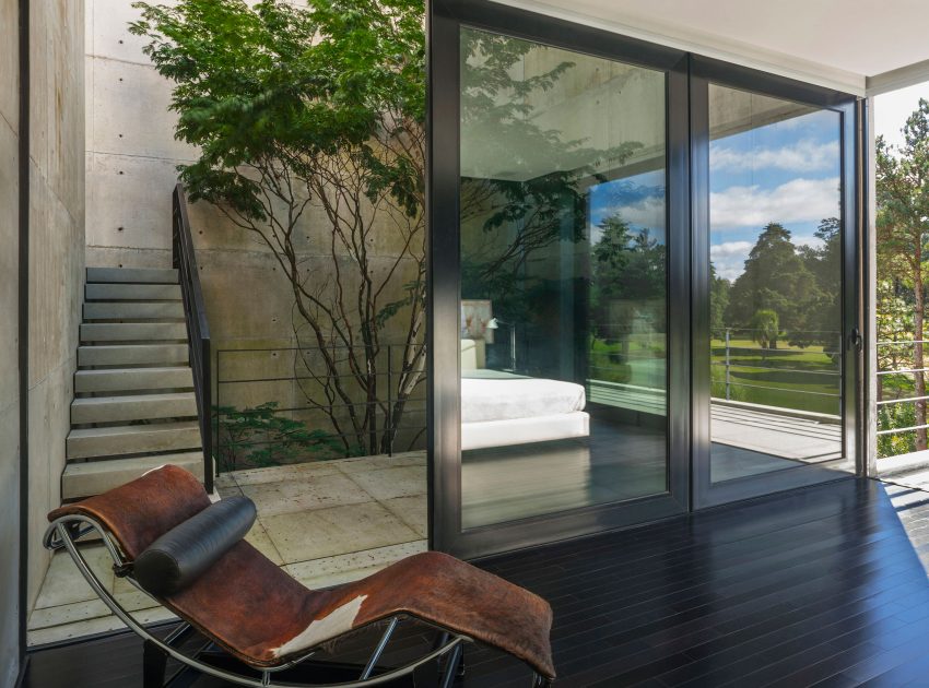 A Spacious and Stylish Contemporary Home for a Couple and Two Girls in Curitiba by Marcos Bertoldi Arquitetos (8)