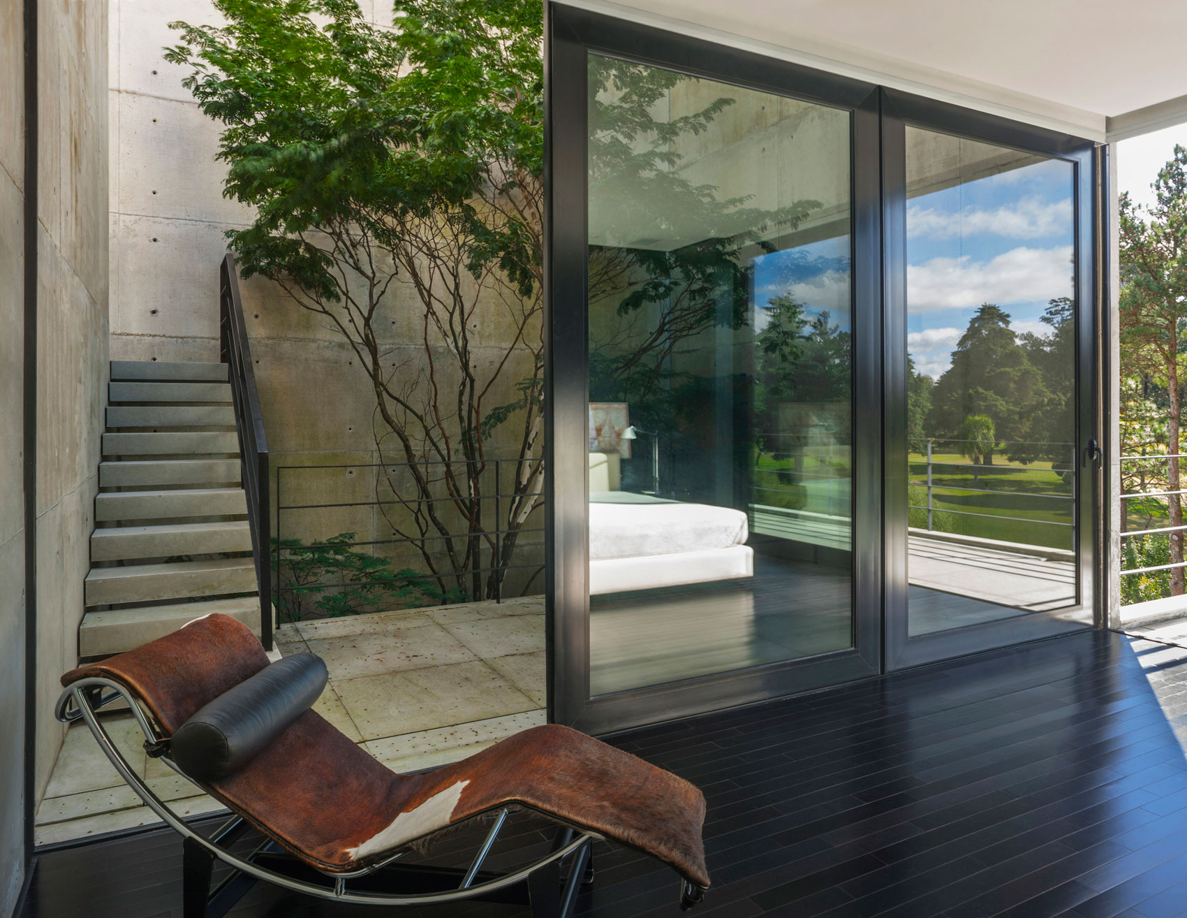 A Spacious and Stylish Contemporary Home for a Couple and Two Girls in Curitiba by Marcos Bertoldi Arquitetos (8)