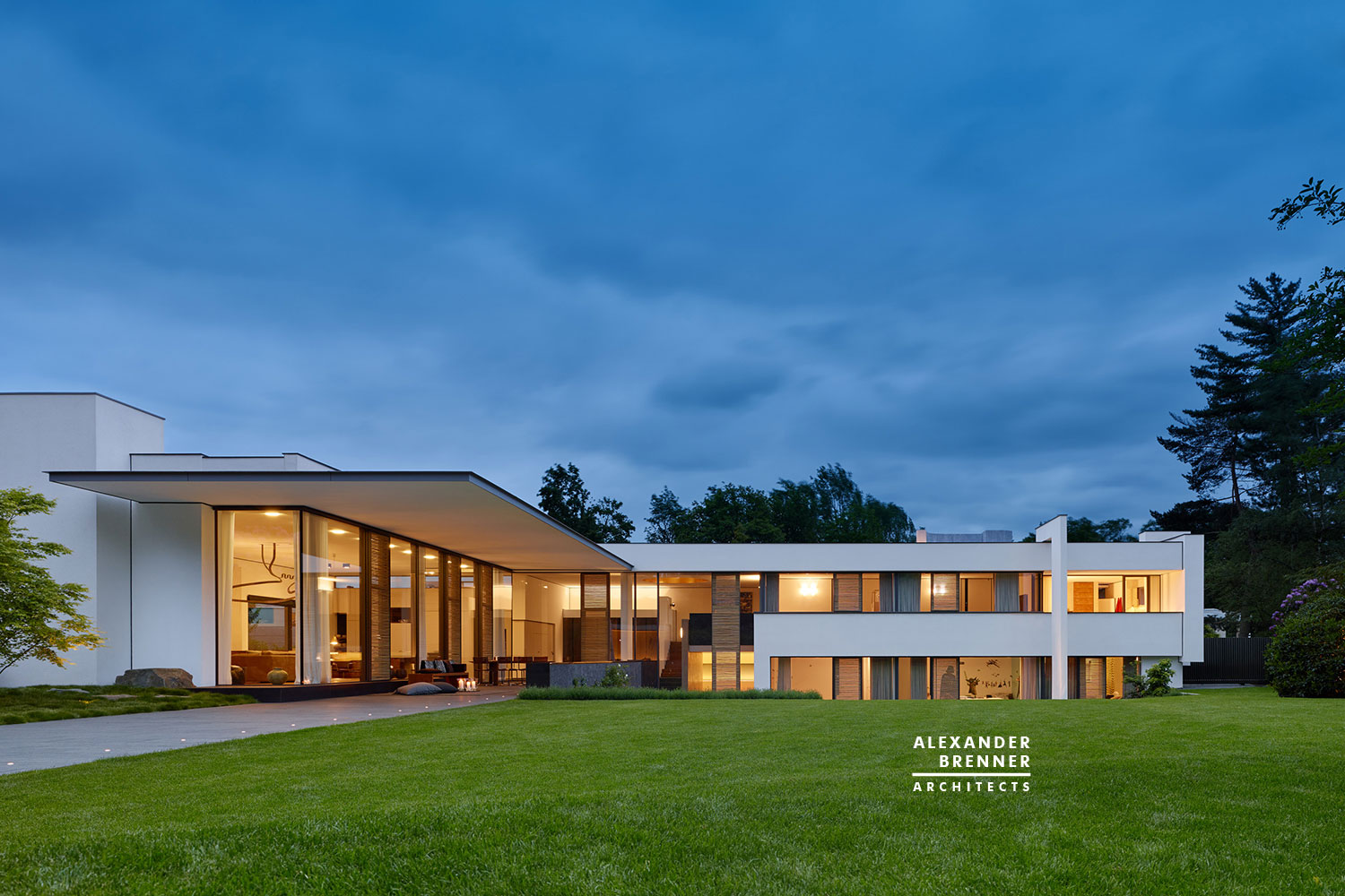 A Spacious and Timeless Home Full of Contemporary Elegance in Essen by Alexander Brenner Architects (14)