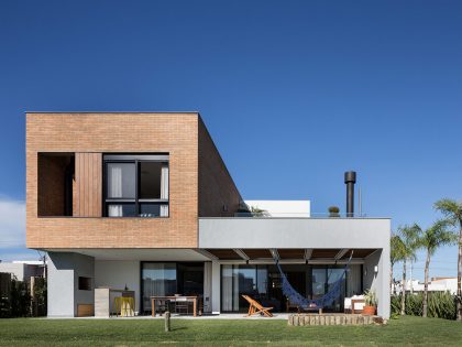 A Spacious and Warm Contemporary Home for a Young Family with Two Children in Xangri-lá, Brazil by Seferin Arquitetura (1)