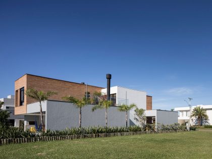 A Spacious and Warm Contemporary Home for a Young Family with Two Children in Xangri-lá, Brazil by Seferin Arquitetura (11)