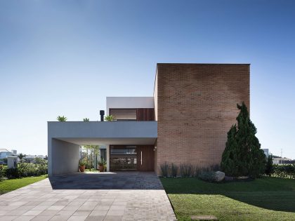 A Spacious and Warm Contemporary Home for a Young Family with Two Children in Xangri-lá, Brazil by Seferin Arquitetura (12)