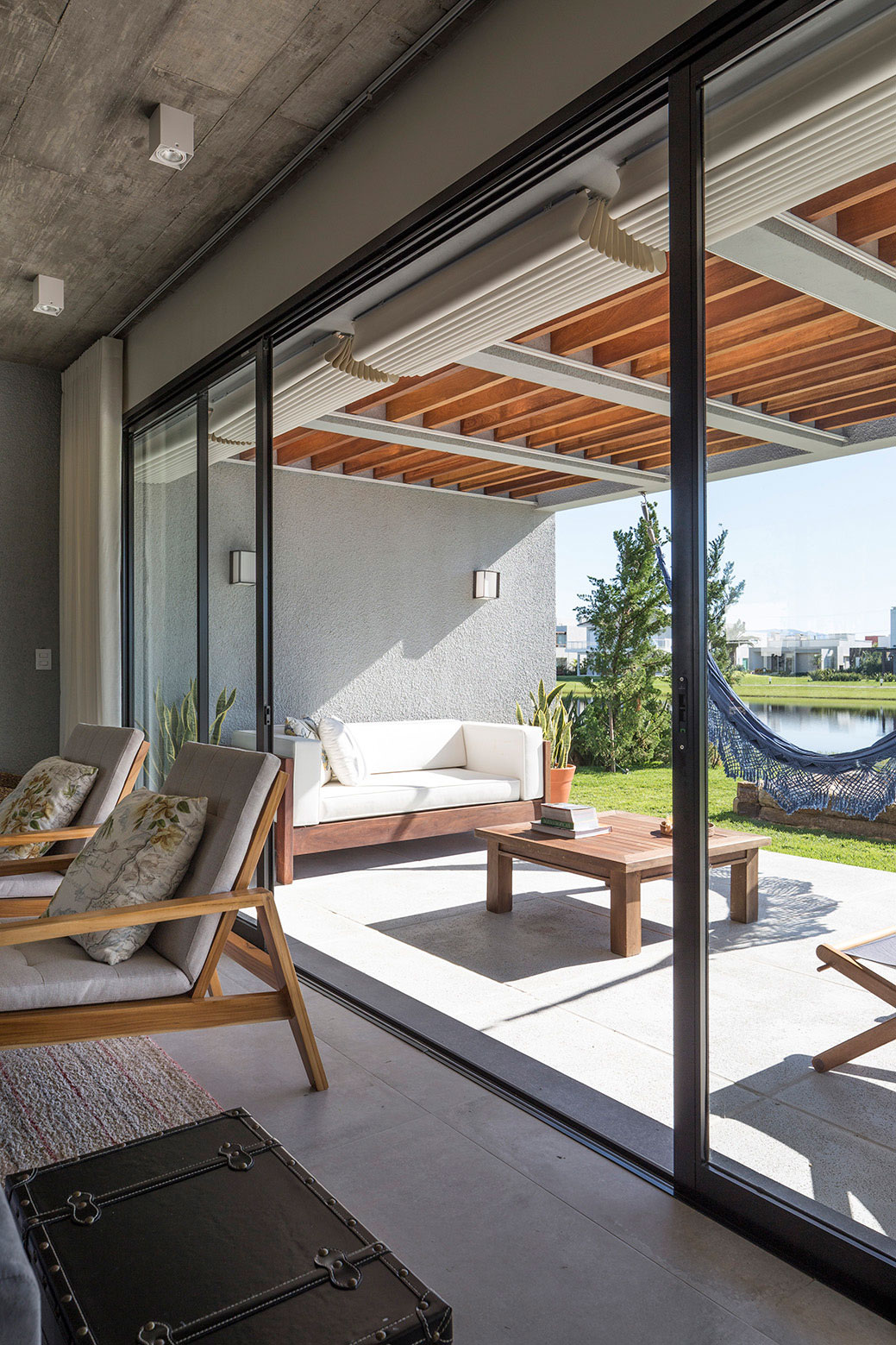 A Spacious and Warm Contemporary Home for a Young Family with Two Children in Xangri-lá, Brazil by Seferin Arquitetura (14)
