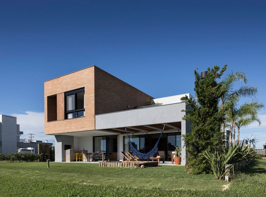 A Spacious and Warm Contemporary Home for a Young Family with Two Children in Xangri-lá, Brazil by Seferin Arquitetura (2)