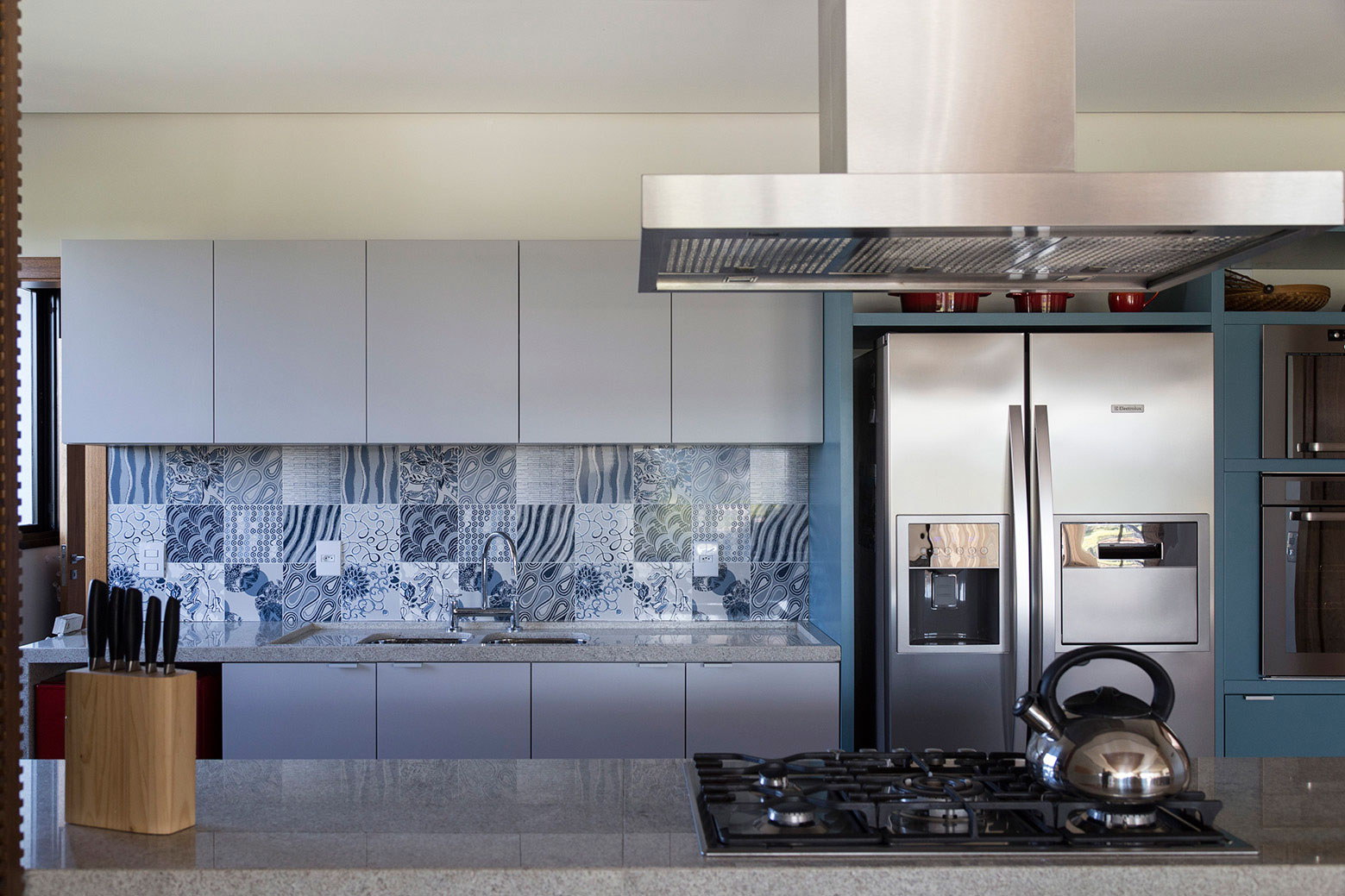 A Spacious and Warm Contemporary Home for a Young Family with Two Children in Xangri-lá, Brazil by Seferin Arquitetura (22)