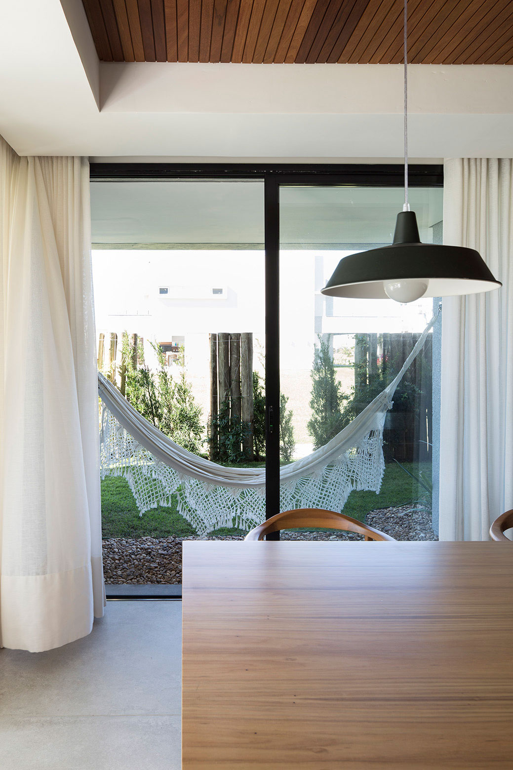 A Spacious and Warm Contemporary Home for a Young Family with Two Children in Xangri-lá, Brazil by Seferin Arquitetura (25)