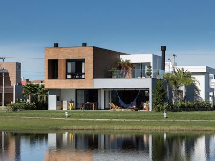 A Spacious and Warm Contemporary Home for a Young Family with Two Children in Xangri-lá, Brazil by Seferin Arquitetura (3)