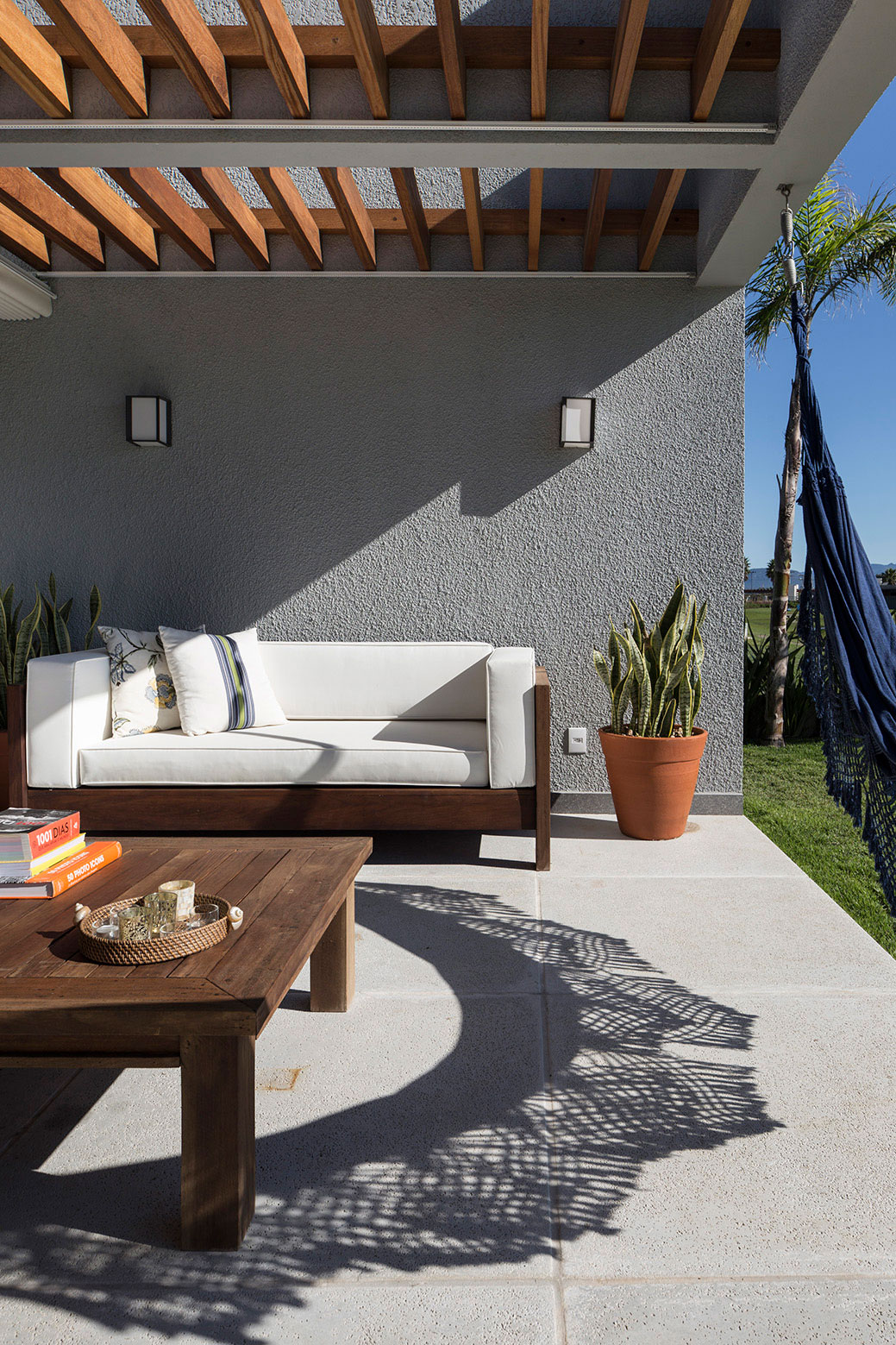 A Spacious and Warm Contemporary Home for a Young Family with Two Children in Xangri-lá, Brazil by Seferin Arquitetura (8)