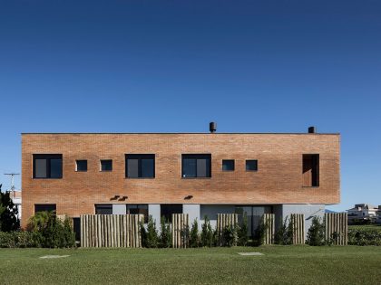 A Spacious and Warm Contemporary Home for a Young Family with Two Children in Xangri-lá, Brazil by Seferin Arquitetura (9)