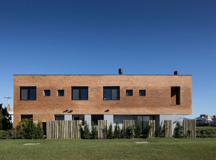 A Spacious and Warm Contemporary Home for a Young Family with Two Children in Xangri-lá, Brazil by Seferin Arquitetura (9)