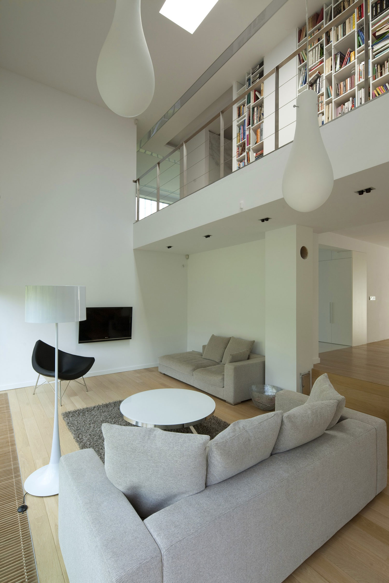 A Spacious and Warm House with High Ceilings and Plenty of Natural Light in Wroclaw, Poland by KameleonLab (10)