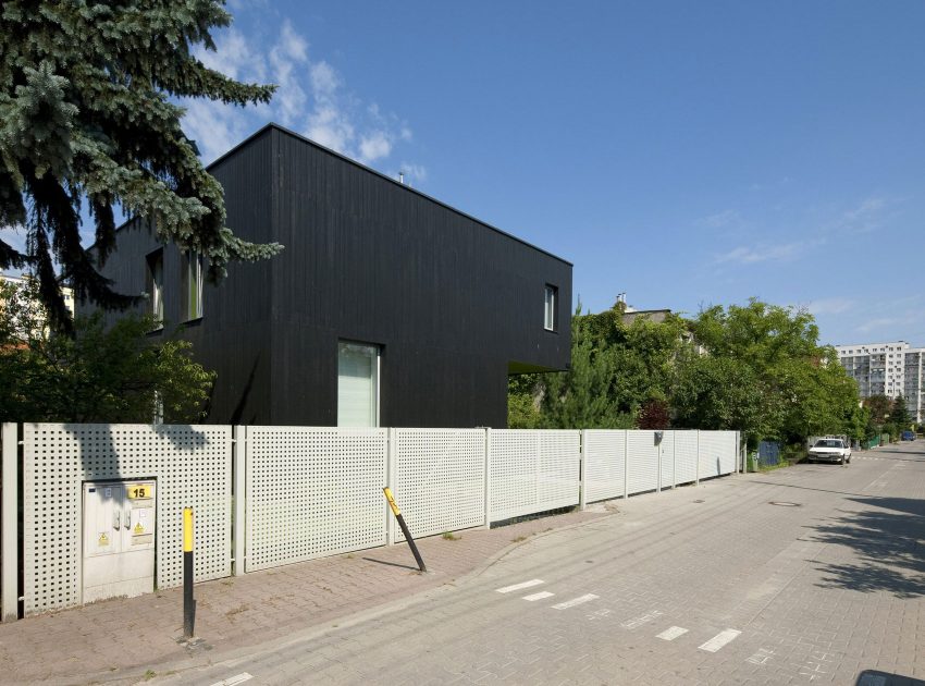 A Spacious and Warm House with High Ceilings and Plenty of Natural Light in Wroclaw, Poland by KameleonLab (4)