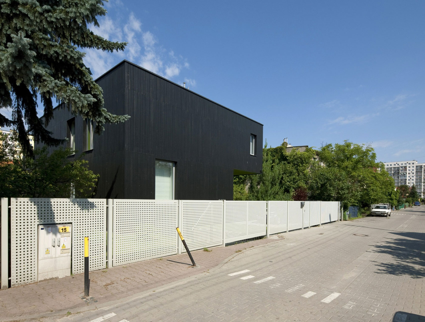 A Spacious and Warm House with High Ceilings and Plenty of Natural Light in Wroclaw, Poland by KameleonLab (4)