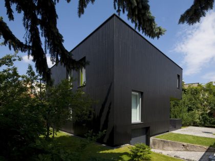 A Spacious and Warm House with High Ceilings and Plenty of Natural Light in Wroclaw, Poland by KameleonLab (5)