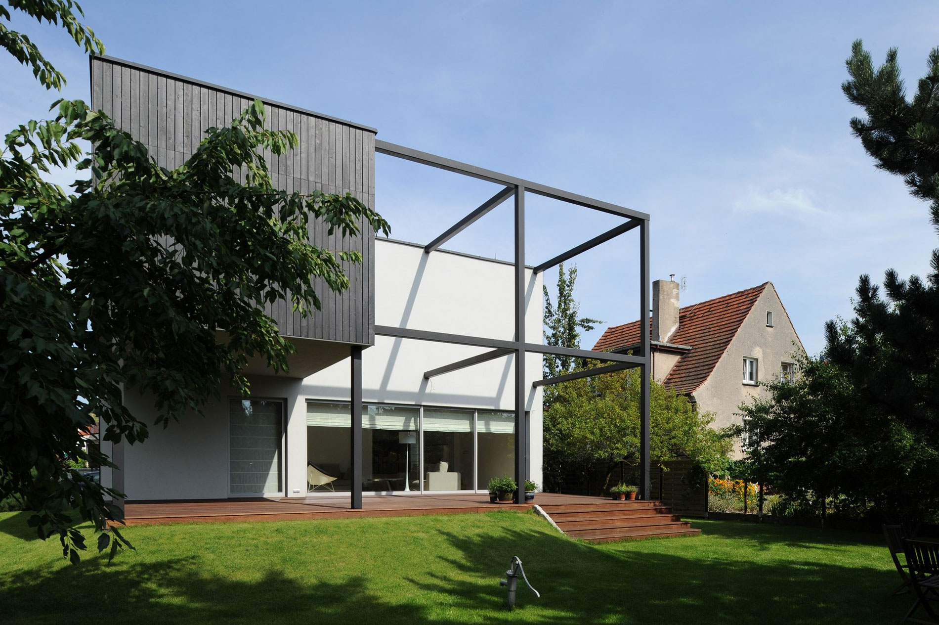 A Spacious and Warm House with High Ceilings and Plenty of Natural Light in Wroclaw, Poland by KameleonLab (6)