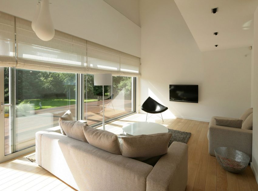 A Spacious and Warm House with High Ceilings and Plenty of Natural Light in Wroclaw, Poland by KameleonLab (9)