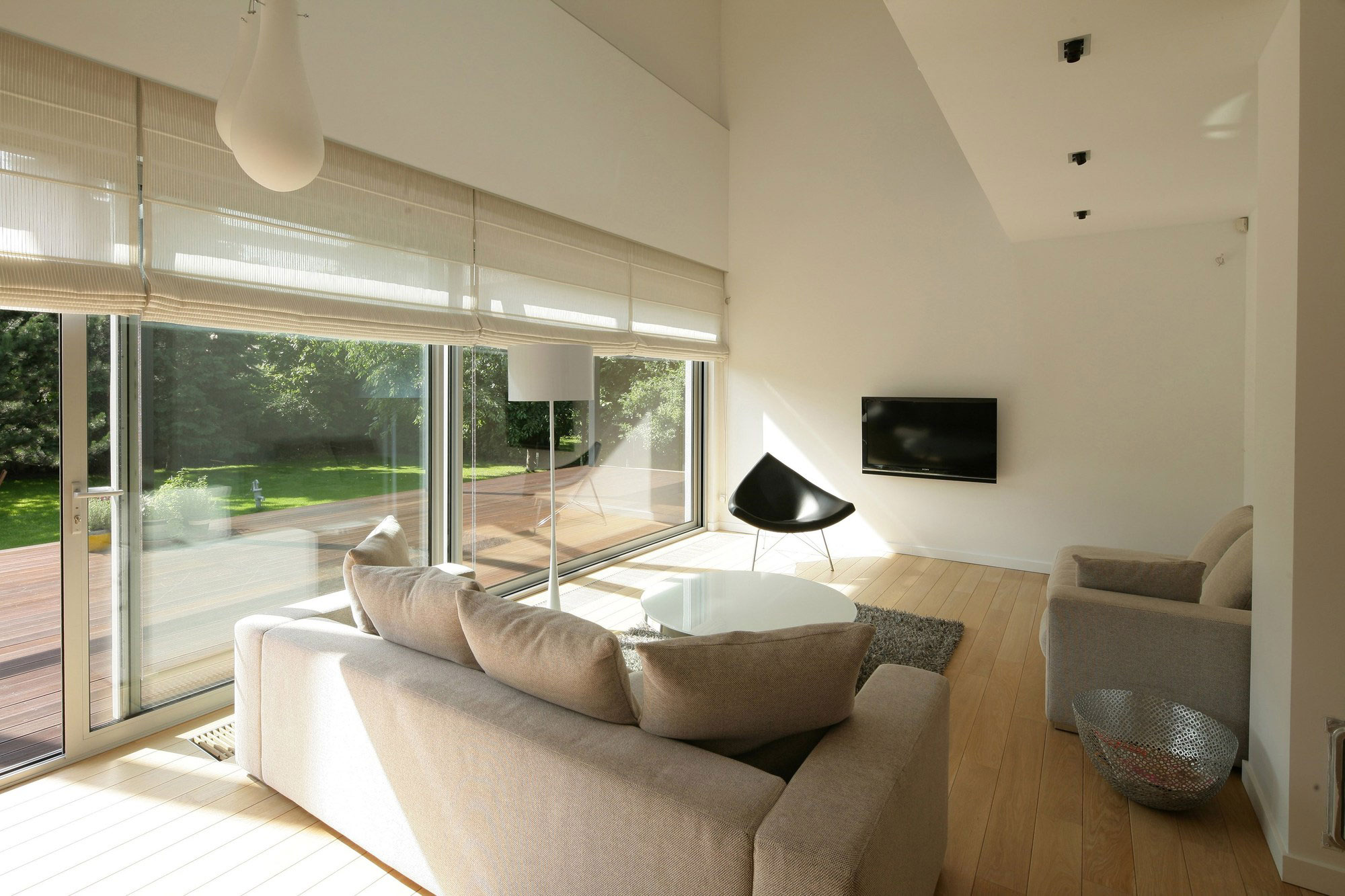 A Spacious and Warm House with High Ceilings and Plenty of Natural Light in Wroclaw, Poland by KameleonLab (9)