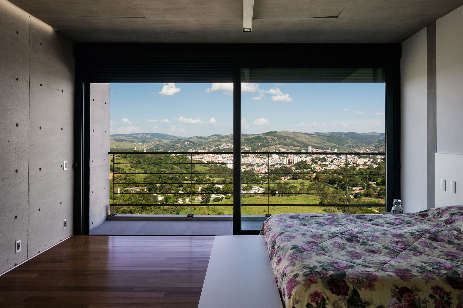 A Spectacular Contemporary Home with Spacious Indoor and Outdoor in Amparo, Brazil by Obra Arquitetos (11)