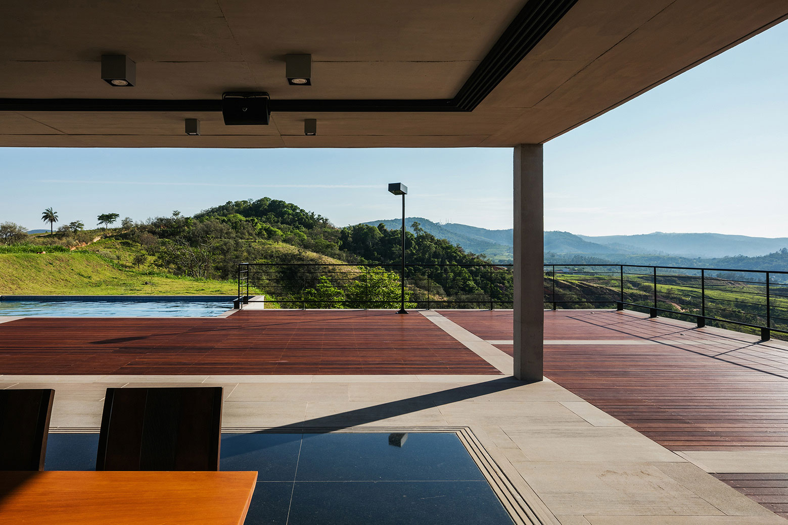 A Spectacular Contemporary Home with Spacious Indoor and Outdoor in Amparo, Brazil by Obra Arquitetos (7)