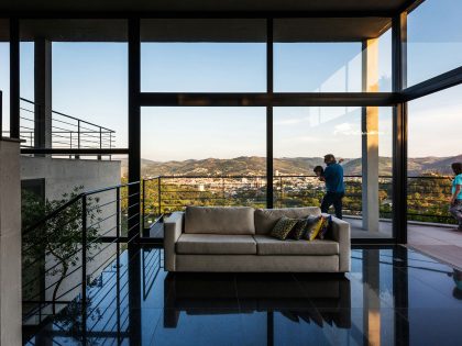 A Spectacular Contemporary Home with Spacious Indoor and Outdoor in Amparo, Brazil by Obra Arquitetos (8)