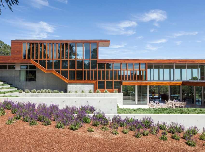 A Spectacular Contemporary Home with an Infinity Pool in Portola Valley by Swatt | Miers Architects (1)