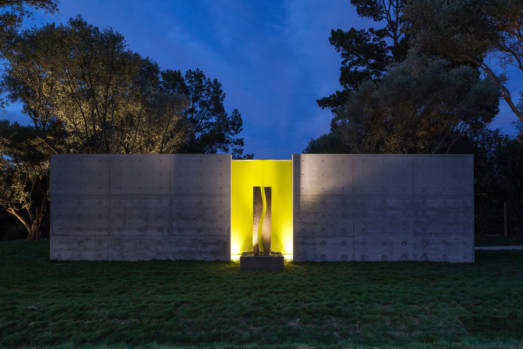 A Spectacular Contemporary Home with an Infinity Pool in Portola Valley by Swatt | Miers Architects (23)