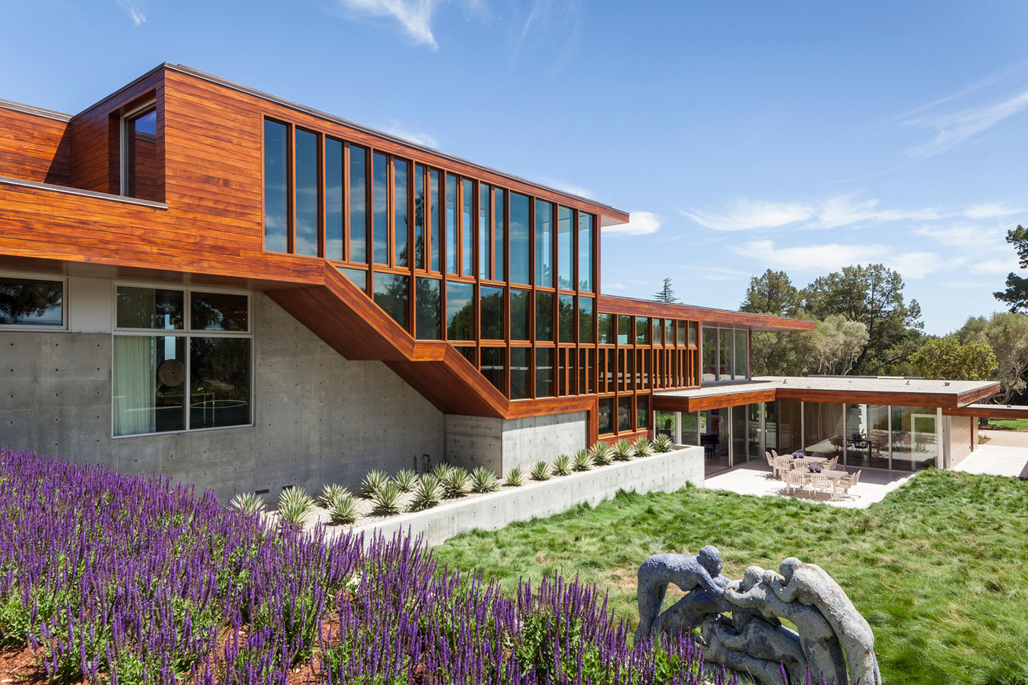 A Spectacular Contemporary Home with an Infinity Pool in Portola Valley by Swatt | Miers Architects (8)