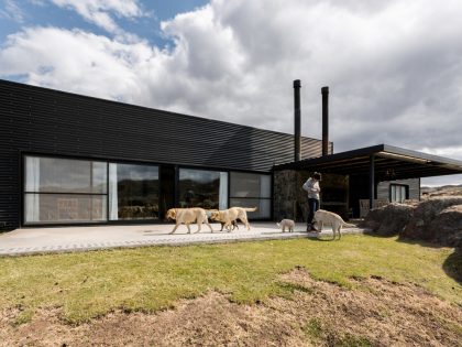 A Spectacular Contemporary House Surrounded by the Rocky Landscape of Pocho, Argentina by Mariana Palacios (1)