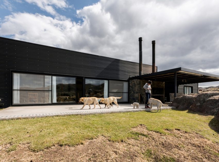 A Spectacular Contemporary House Surrounded by the Rocky Landscape of Pocho, Argentina by Mariana Palacios (1)