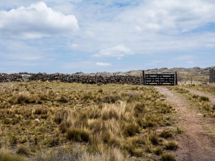 A Spectacular Contemporary House Surrounded by the Rocky Landscape of Pocho, Argentina by Mariana Palacios (10)