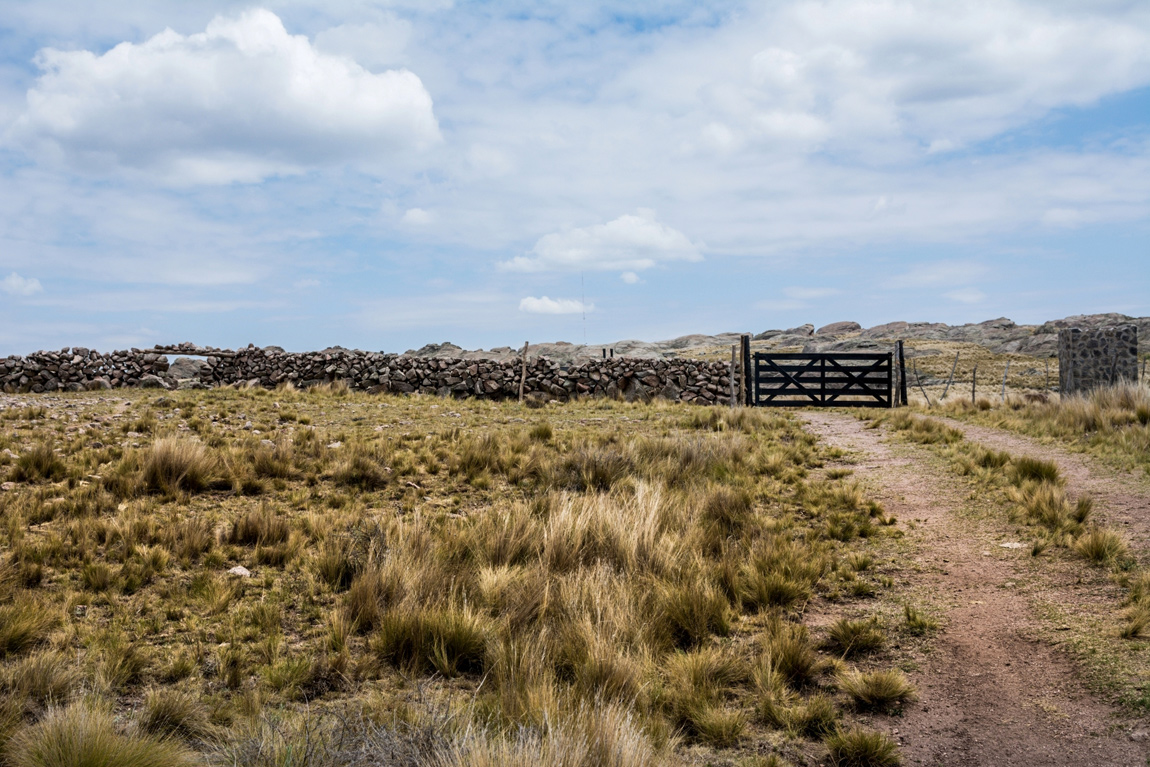 A Spectacular Contemporary House Surrounded by the Rocky Landscape of Pocho, Argentina by Mariana Palacios (10)