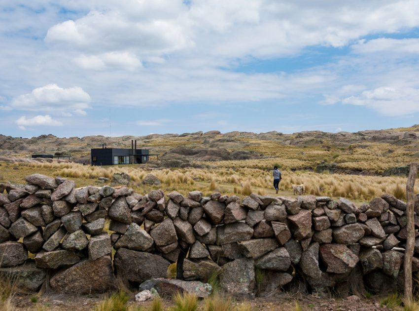 A Spectacular Contemporary House Surrounded by the Rocky Landscape of Pocho, Argentina by Mariana Palacios (11)