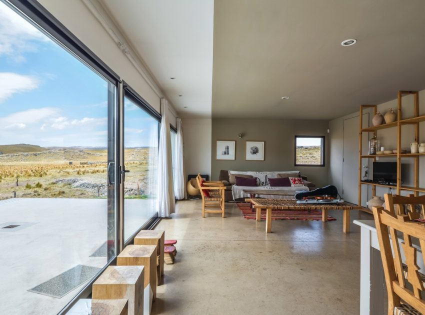 A Spectacular Contemporary House Surrounded by the Rocky Landscape of Pocho, Argentina by Mariana Palacios (12)