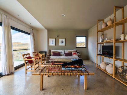 A Spectacular Contemporary House Surrounded by the Rocky Landscape of Pocho, Argentina by Mariana Palacios (13)