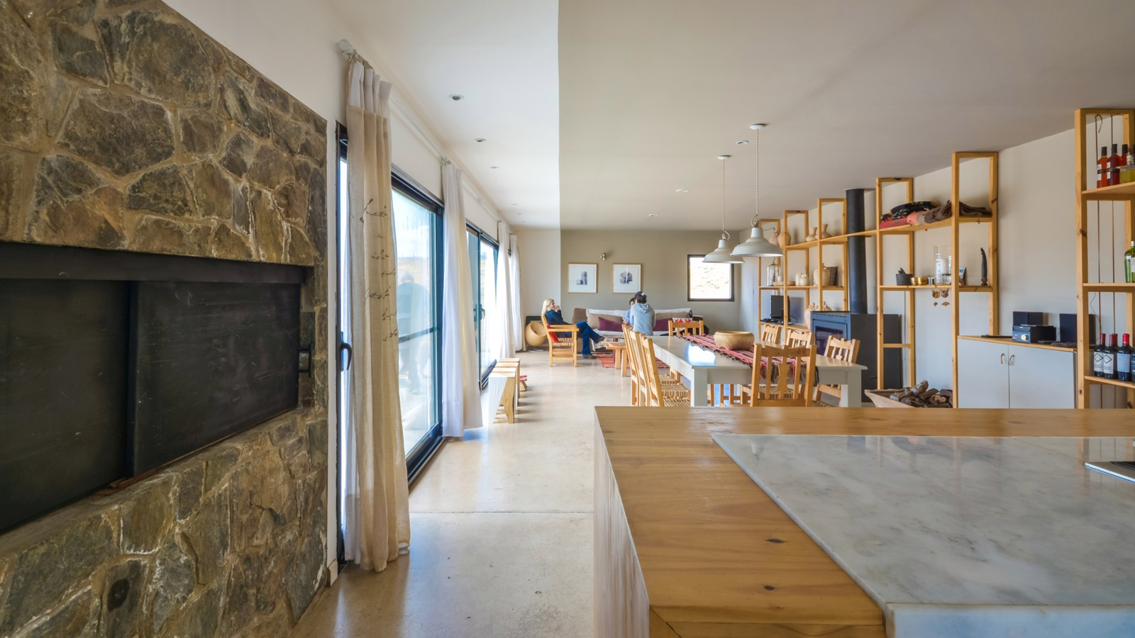 A Spectacular Contemporary House Surrounded by the Rocky Landscape of Pocho, Argentina by Mariana Palacios (16)