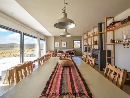 A Spectacular Contemporary House Surrounded by the Rocky Landscape of Pocho, Argentina by Mariana Palacios (17)