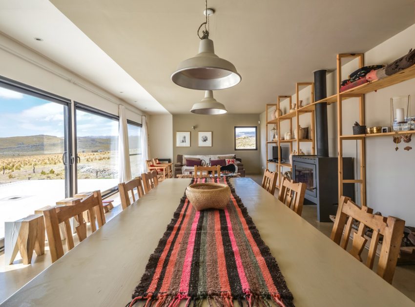 A Spectacular Contemporary House Surrounded by the Rocky Landscape of Pocho, Argentina by Mariana Palacios (17)