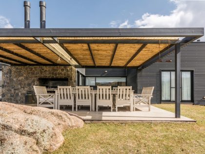 A Spectacular Contemporary House Surrounded by the Rocky Landscape of Pocho, Argentina by Mariana Palacios (3)