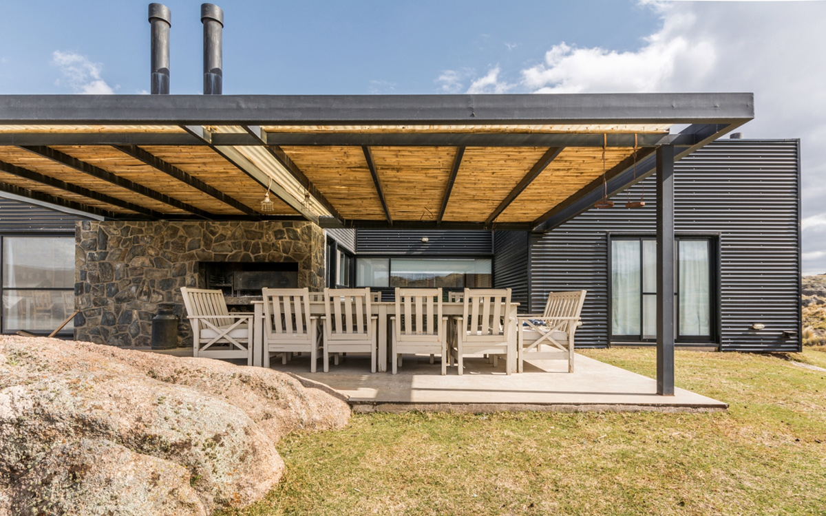 A Spectacular Contemporary House Surrounded by the Rocky Landscape of Pocho, Argentina by Mariana Palacios (3)