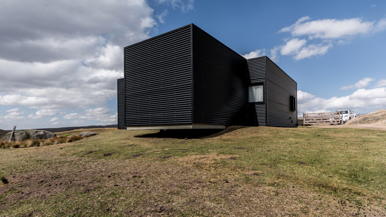 A Spectacular Contemporary House Surrounded by the Rocky Landscape of Pocho, Argentina by Mariana Palacios (4)