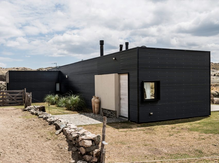 A Spectacular Contemporary House Surrounded by the Rocky Landscape of Pocho, Argentina by Mariana Palacios (5)