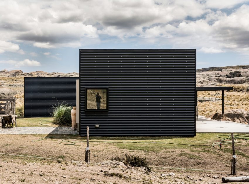 A Spectacular Contemporary House Surrounded by the Rocky Landscape of Pocho, Argentina by Mariana Palacios (6)